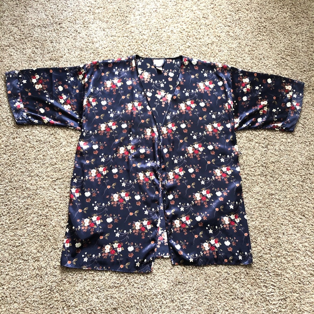 Chance encounter floral kimono